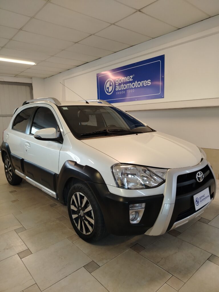 TOYOTA ETIOS CROSS