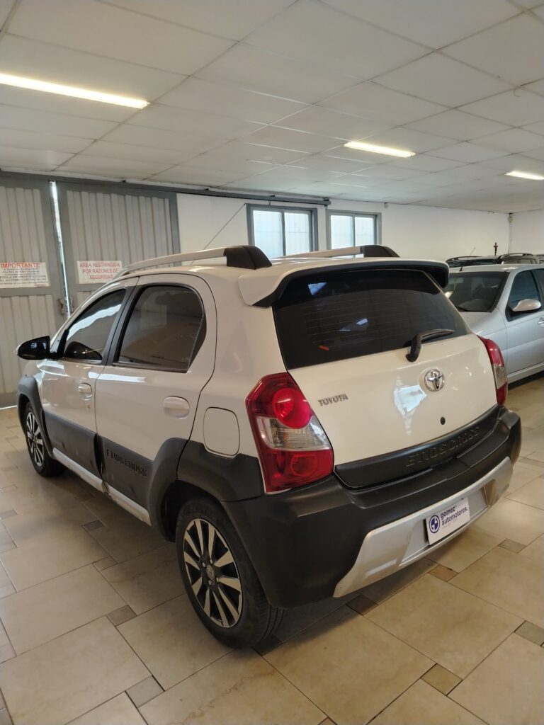TOYOTA ETIOS CROSS
