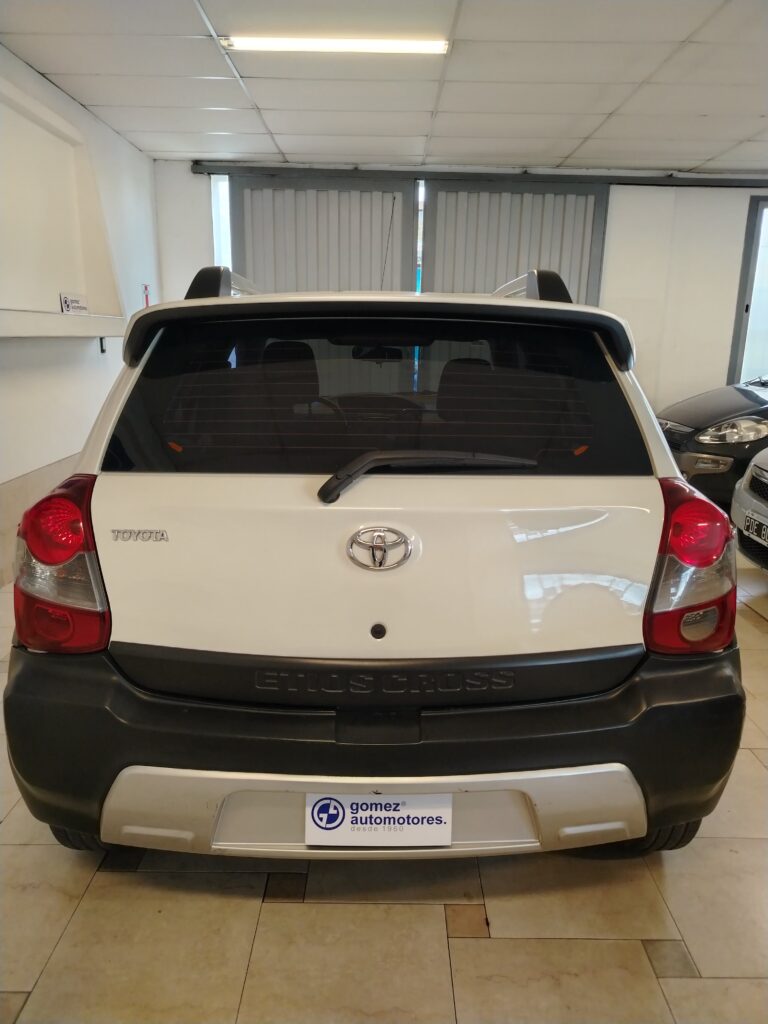 TOYOTA ETIOS CROSS