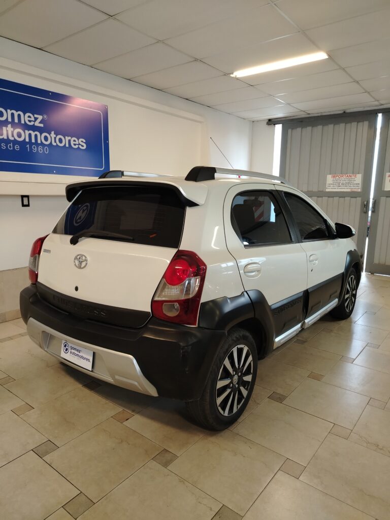 TOYOTA ETIOS CROSS