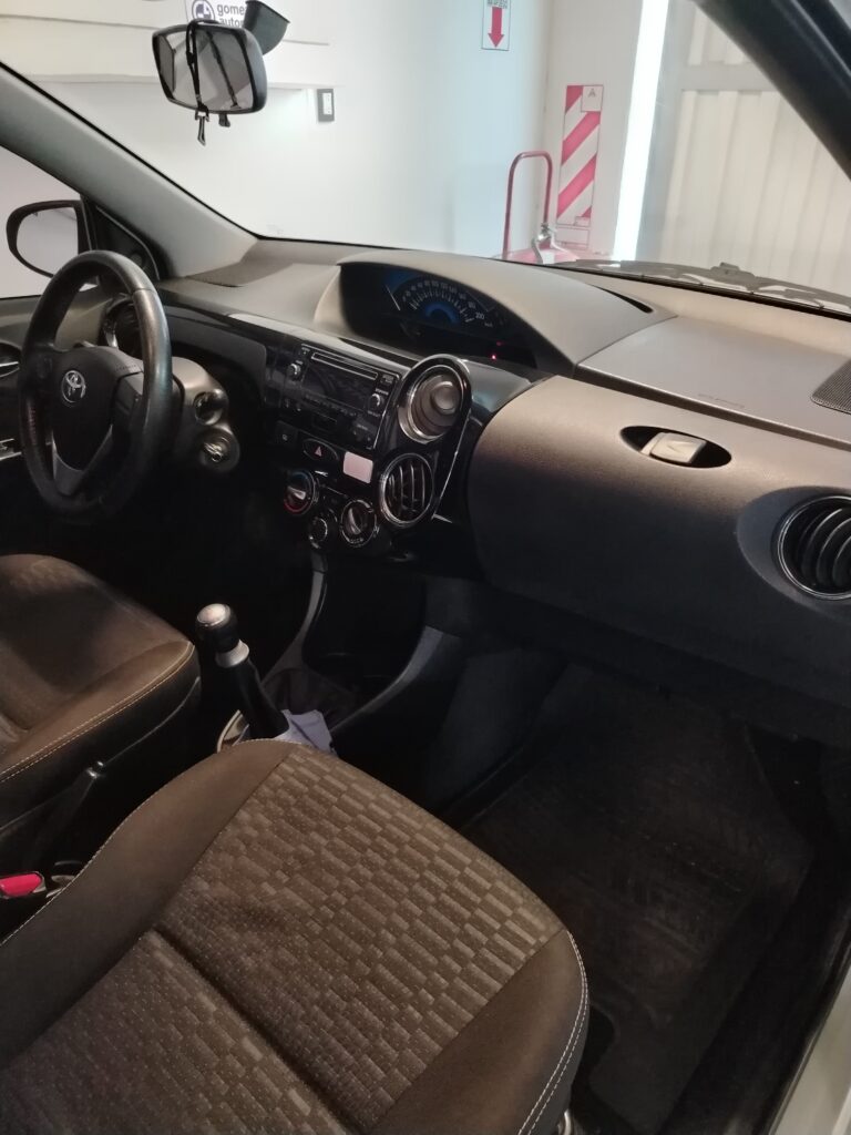 TOYOTA ETIOS CROSS