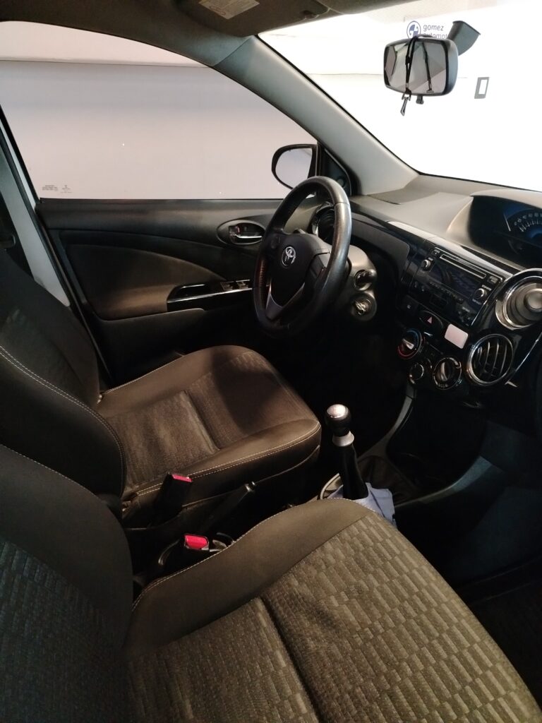 TOYOTA ETIOS CROSS