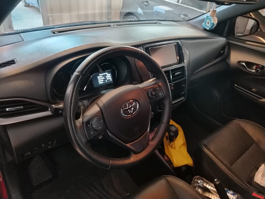 TOYOTA YARIS XLS CVT (Stock virtual)